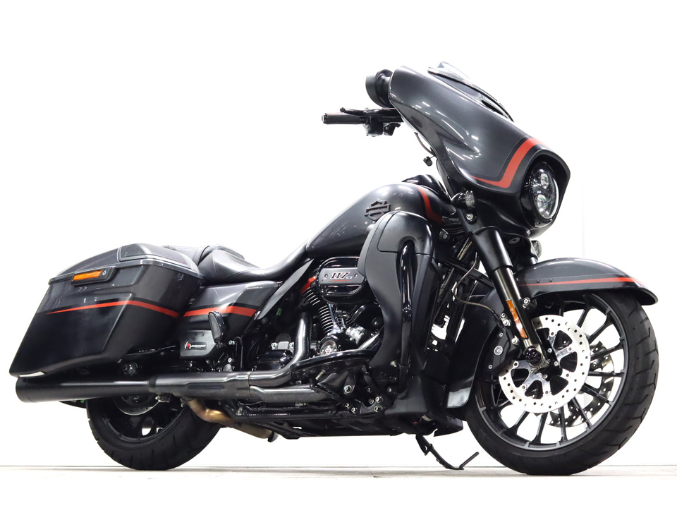 HARLEY-DAVIDSON FLHXSE CVO