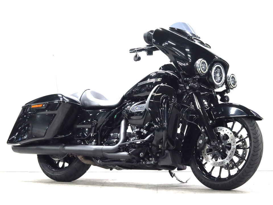 HARLEY-DAVIDSON FLHX Street Glide Special