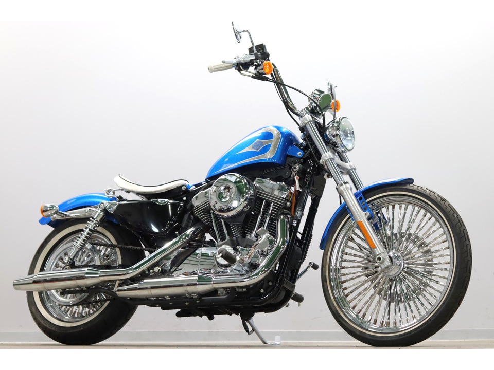 HARLEY-DAVIDSON XL1200 V Seventy-Two