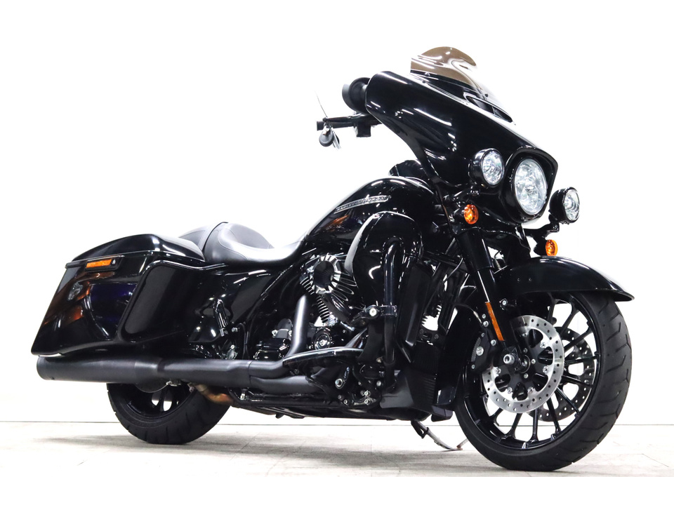 HARLEY-DAVIDSON FLHX Street Glide Special