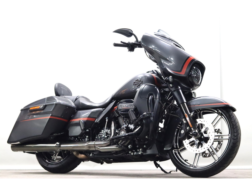 HARLEY-DAVIDSON FLHXSE CVO