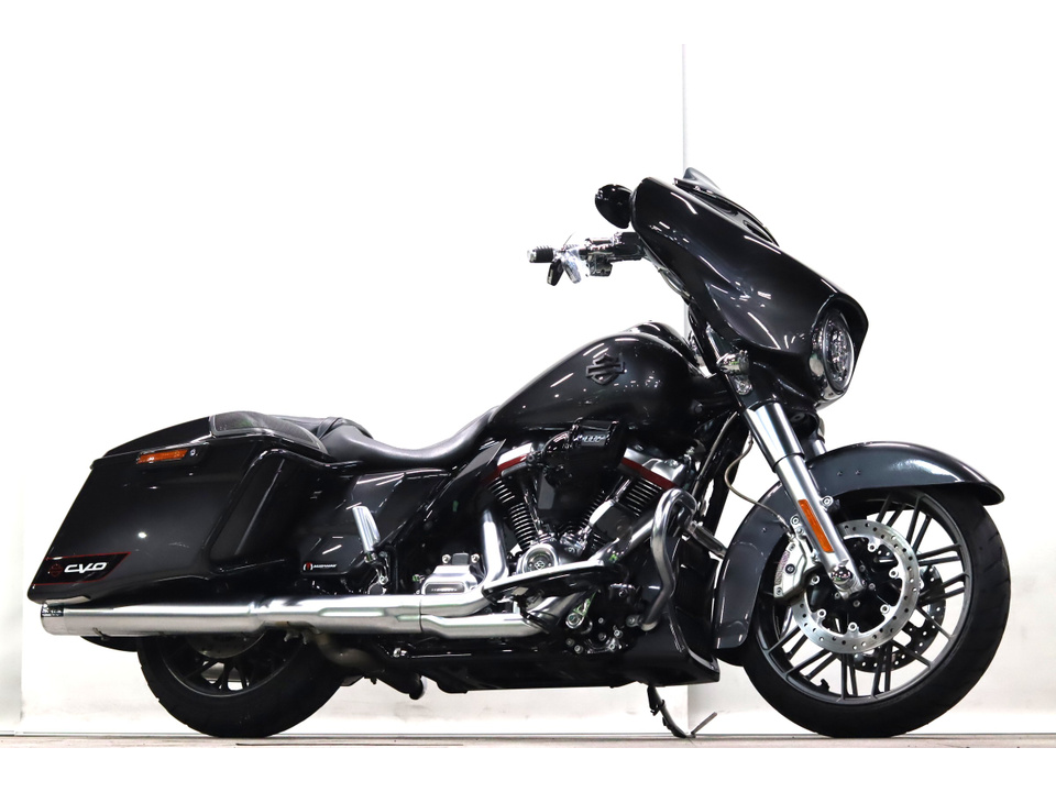 HARLEY-DAVIDSON FLHXSE CVO