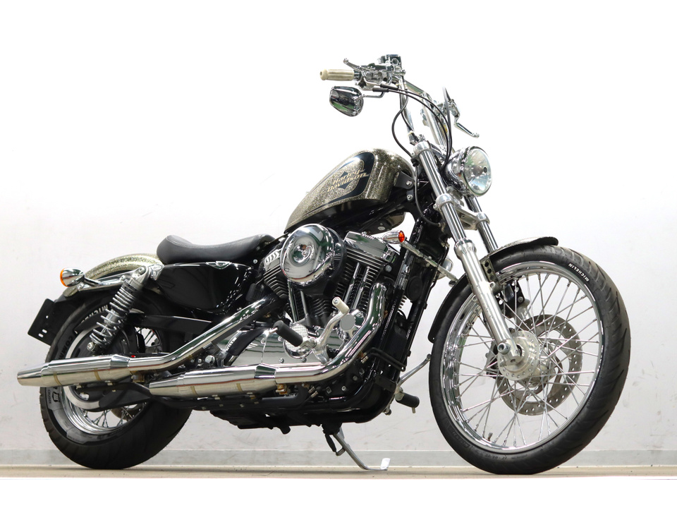 HARLEY-DAVIDSON XL1200 V Seventy-Two
