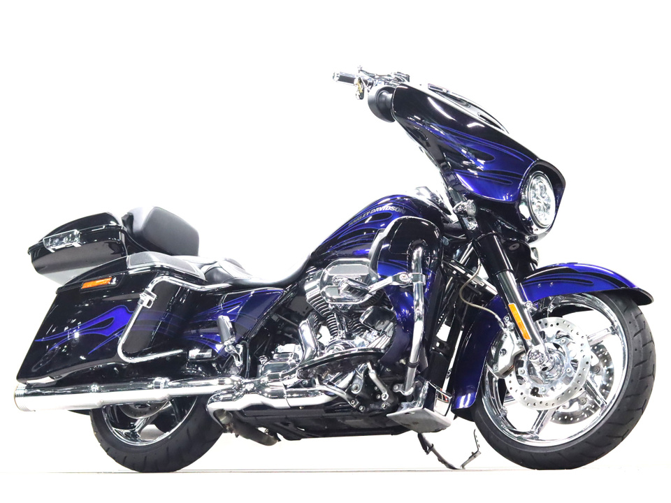 HARLEY-DAVIDSON FLHXSE2 CVO