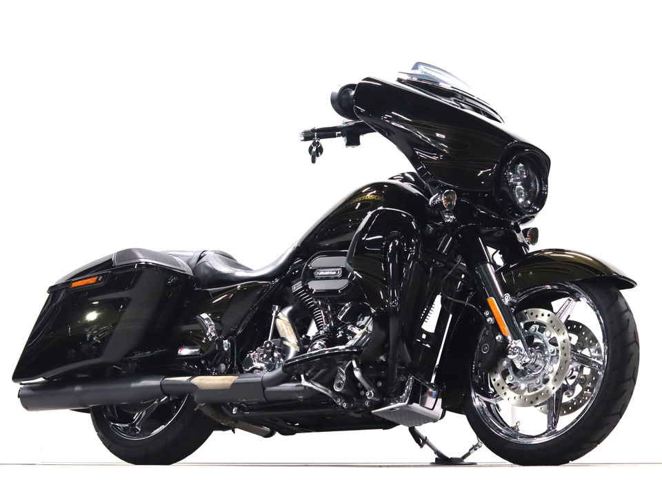 HARLEY-DAVIDSON FLHXSE CVO