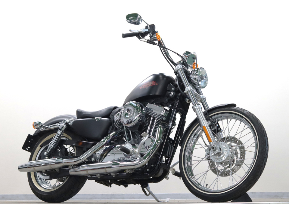 HARLEY-DAVIDSON XL1200 V Seventy-Two