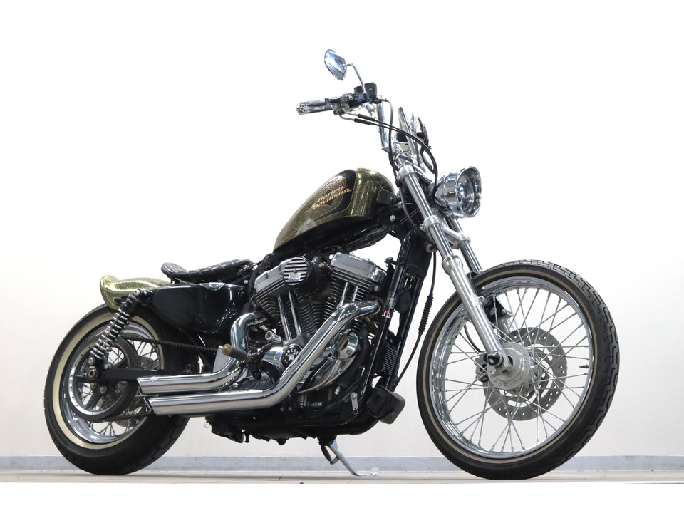 HARLEY-DAVIDSON XL1200 V Seventy-Two