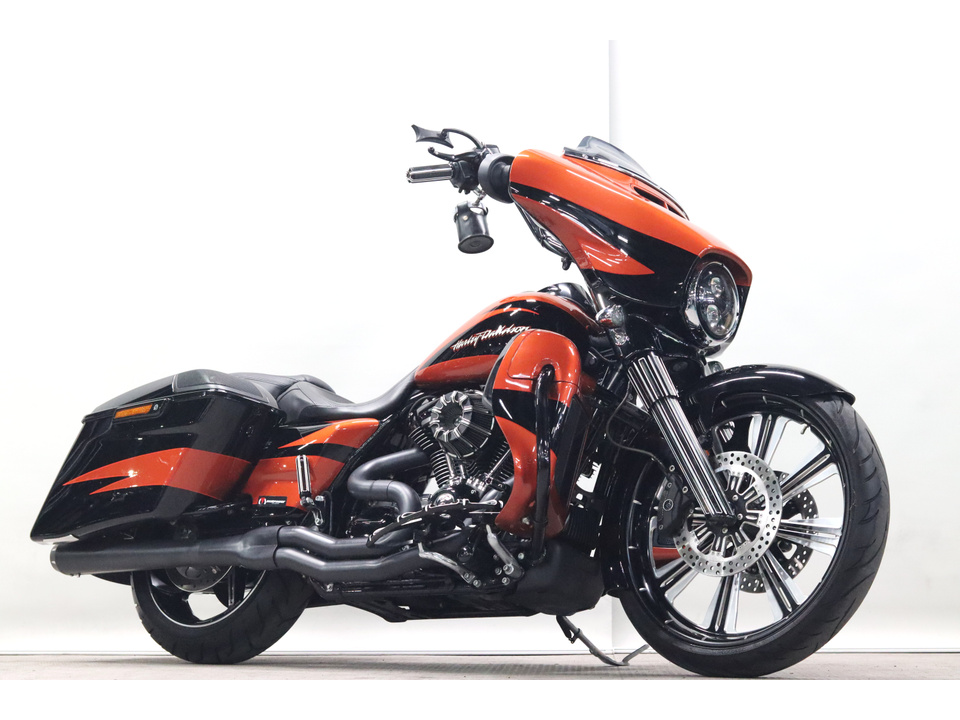 HARLEY-DAVIDSON FLHXSE CVO