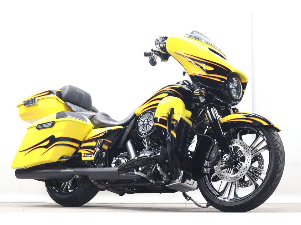 HARLEY-DAVIDSON FLHXSE CVO