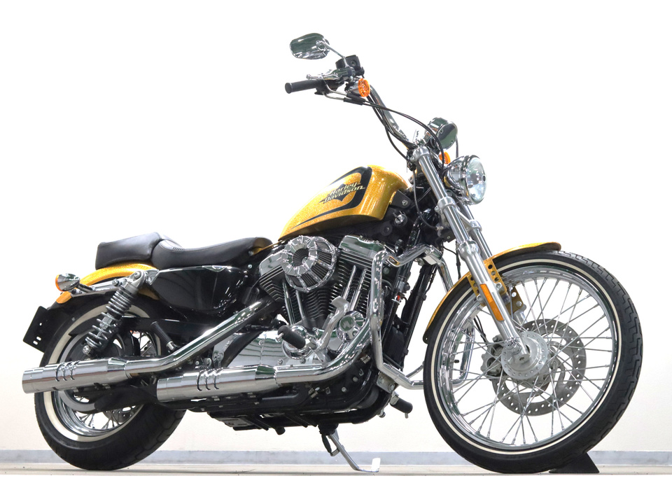 HARLEY-DAVIDSON XL1200 V Seventy-Two