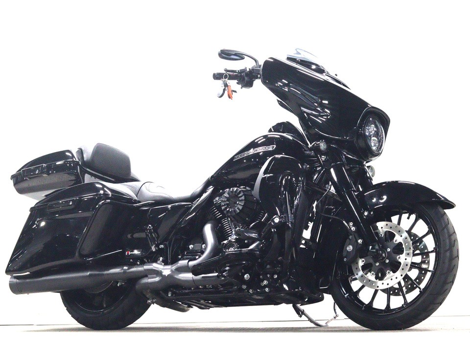 HARLEY-DAVIDSON FLHX Street Glide Special