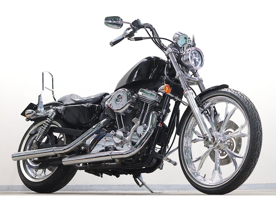 HARLEY-DAVIDSON XL1200 V Seventy-Two