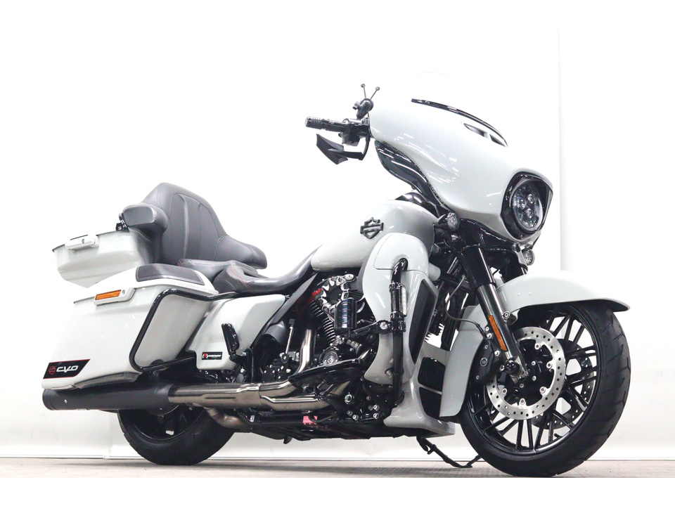 HARLEY-DAVIDSON FLHXSE CVO
