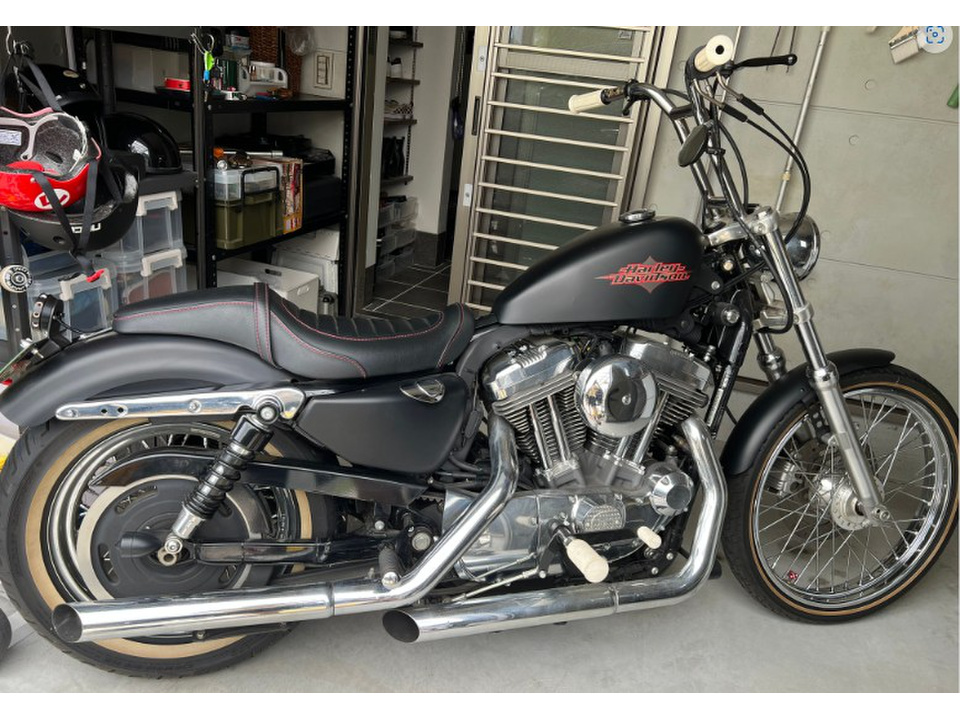 HARLEY-DAVIDSON XL1200 V Seventy-Two