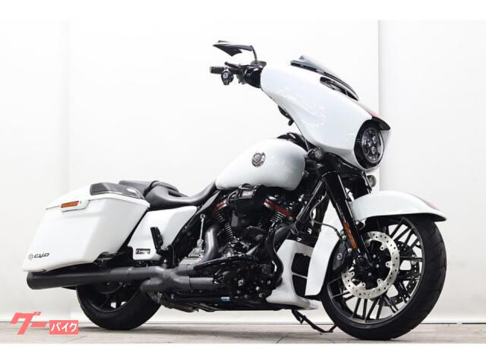HARLEY-DAVIDSON FLHXSE CVO