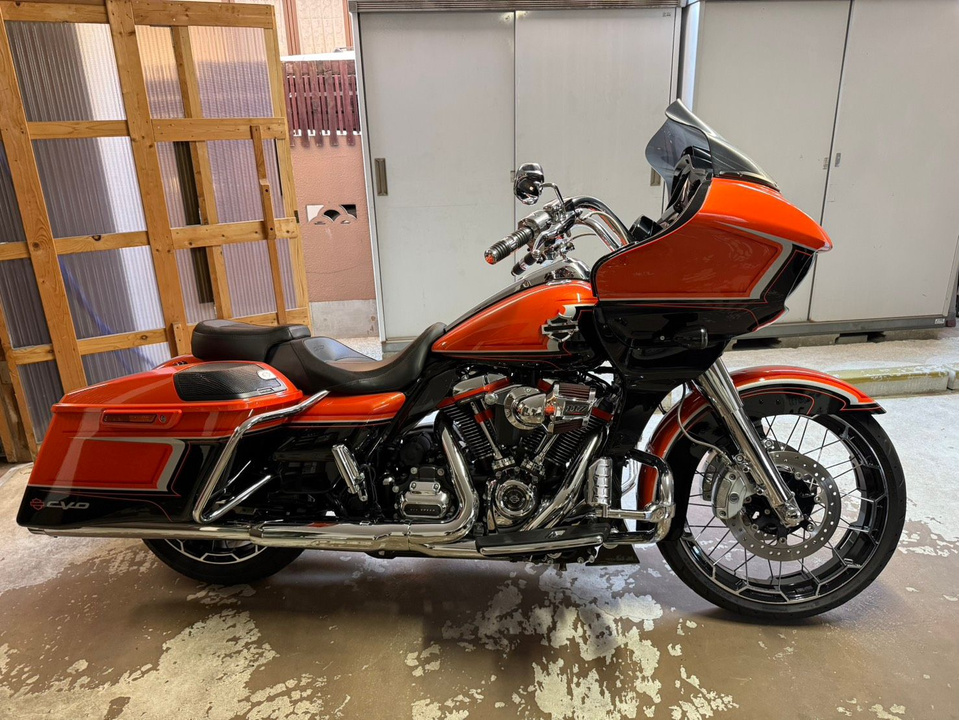 HARLEY-DAVIDSON FLTRXSE CVO