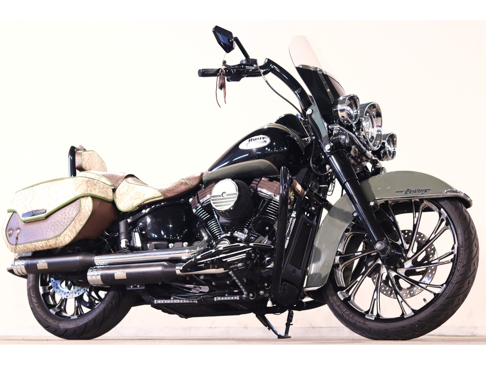 HARLEY-DAVIDSON FLHCS