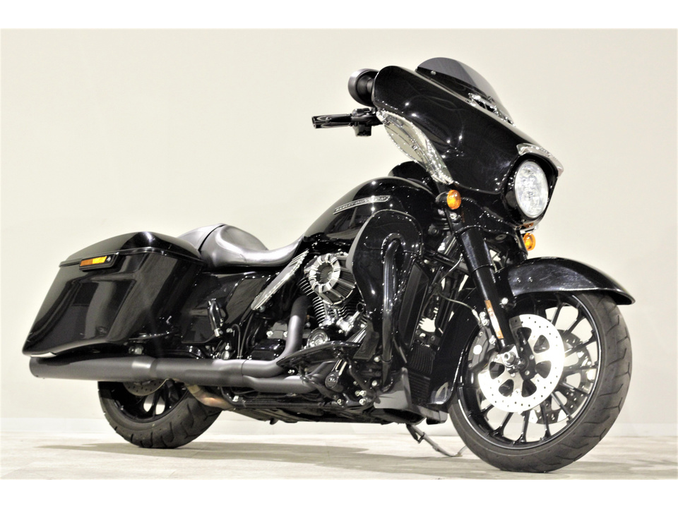 HARLEY-DAVIDSON FLHX Street Glide Special